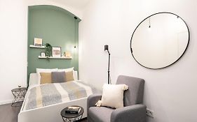 Mini - New - Elegant Downtown Retreat